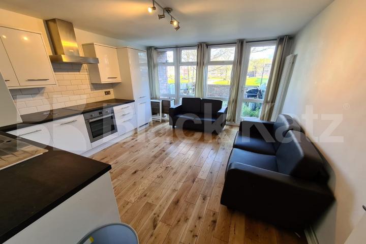 Ground floor duplex apartment with patio garden Carey Gardens, Vauxhall/Battersea